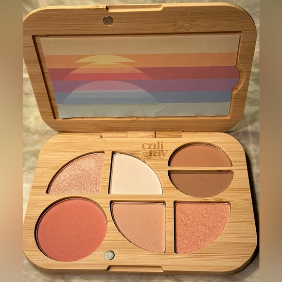 Caliray Endless Sunset Eye Shadow Cheek blush highlighter palette  New in box - Picture 3 of 11